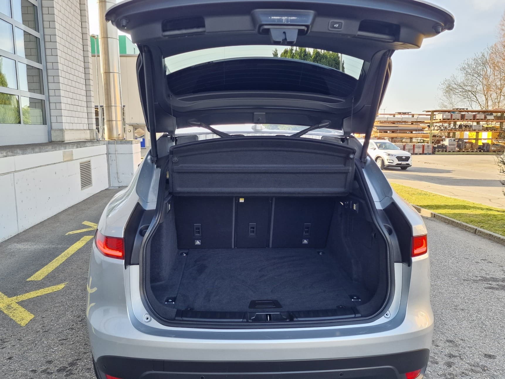 JAGUAR F-Pace 2.0d Portfolio AWD Automatik - Bild 15