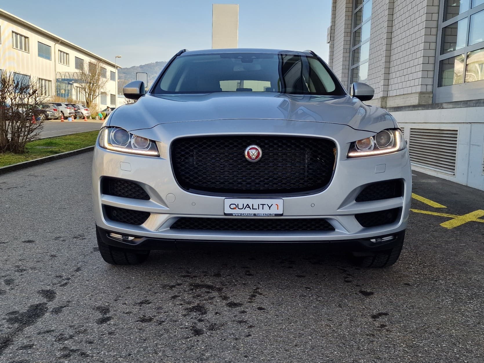 JAGUAR F-Pace 2.0d Portfolio AWD Automatik - Bild 3