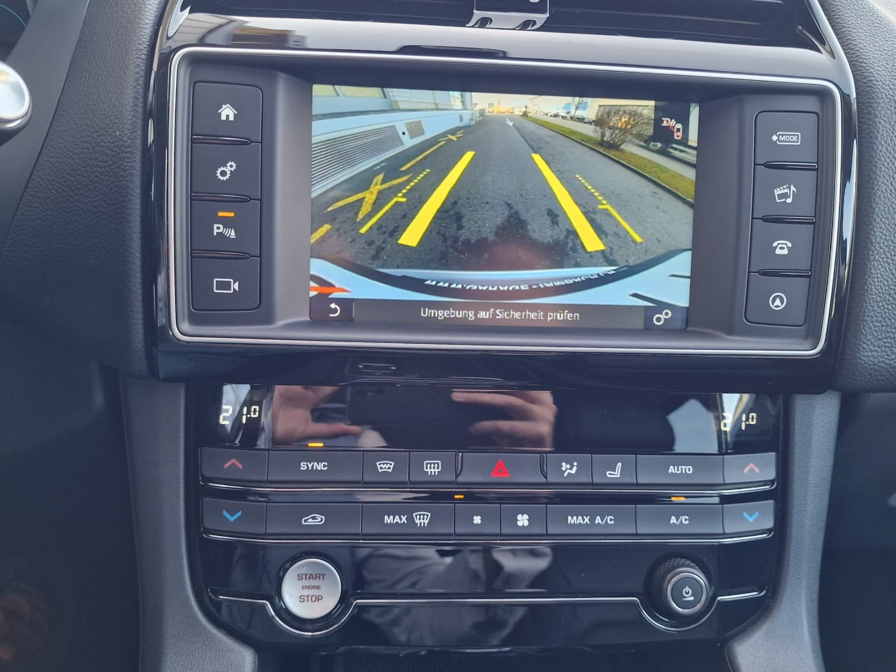 JAGUAR F-Pace 2.0d Portfolio AWD Automatik - Bild 12