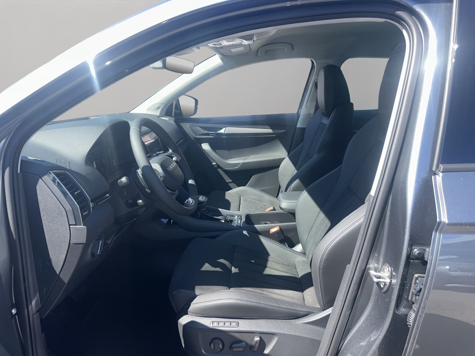 SKODA Karoq 1.5 TSI Dynamic DSG - Bild 4