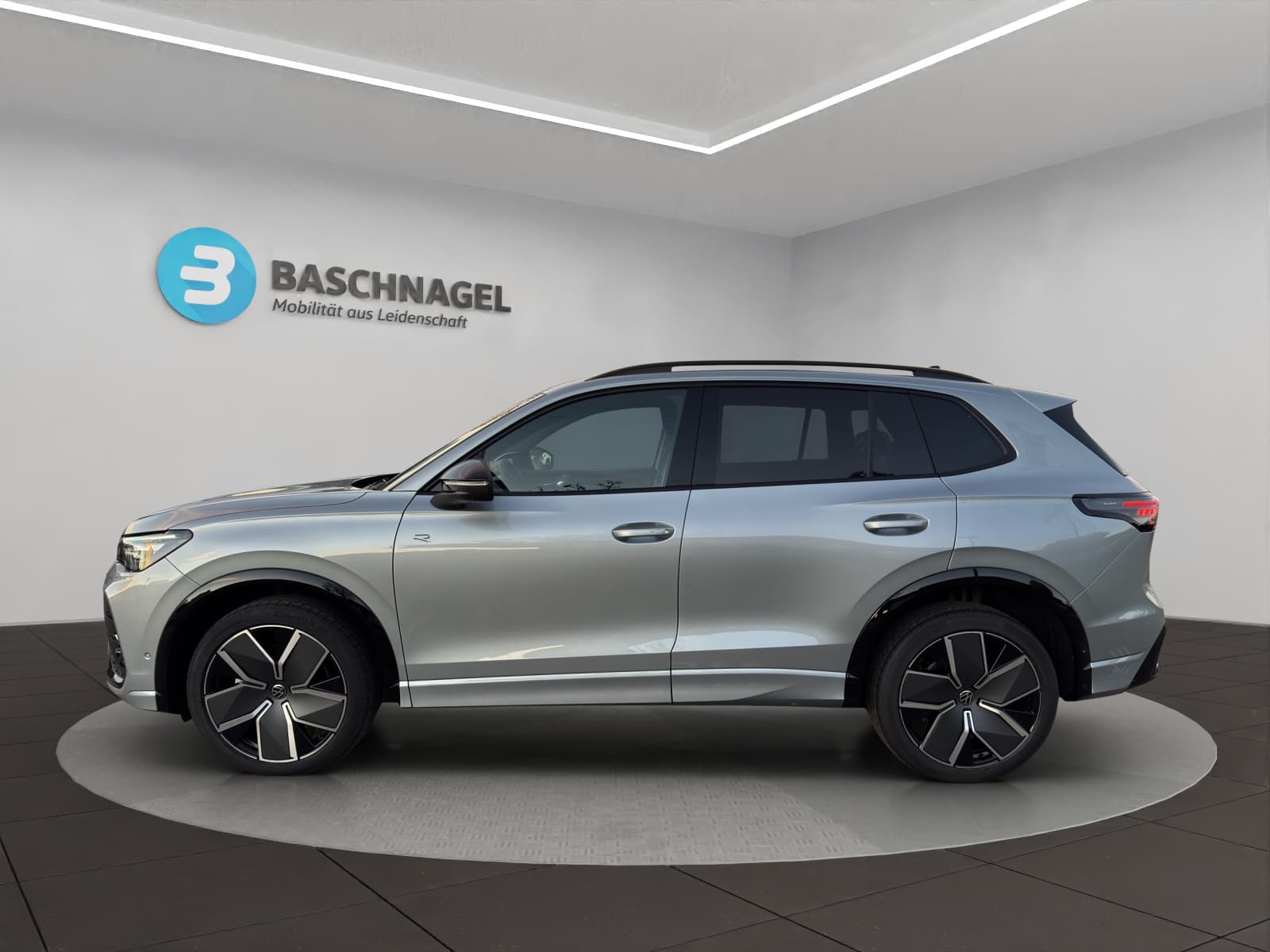 VW Tiguan 2.0 TSI DSG R-Line 4Motion - Bild 2