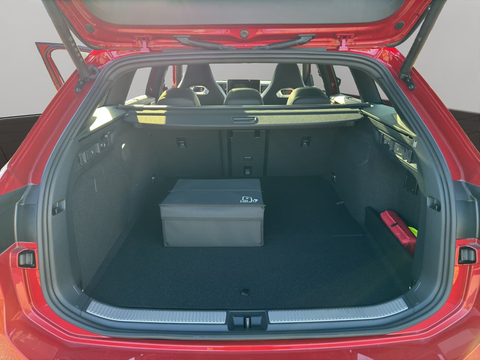 VW Passat Variant 1.5 TSI evo2 Plug-In- Hybrid R-Line DSG - Bild 6