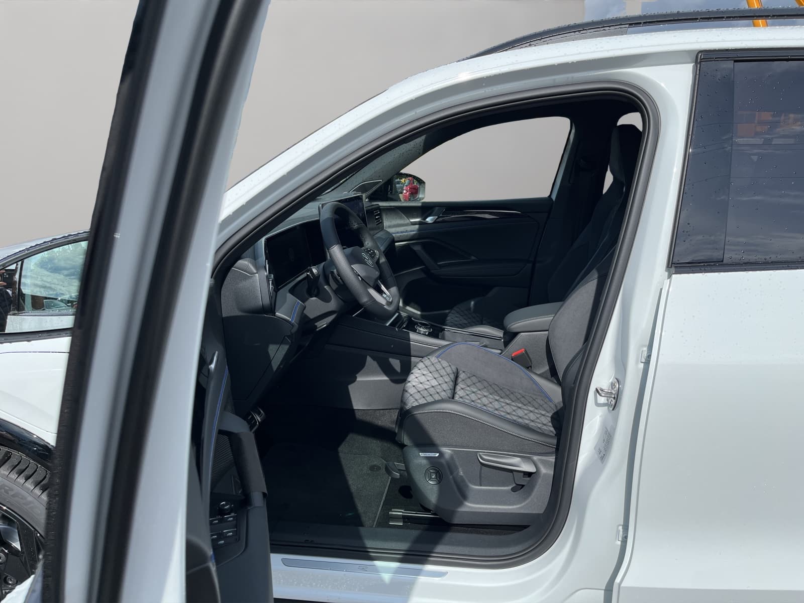 VW Tiguan 1.5 TSI evo2 eHybrid R-Line DSG - Bild 4