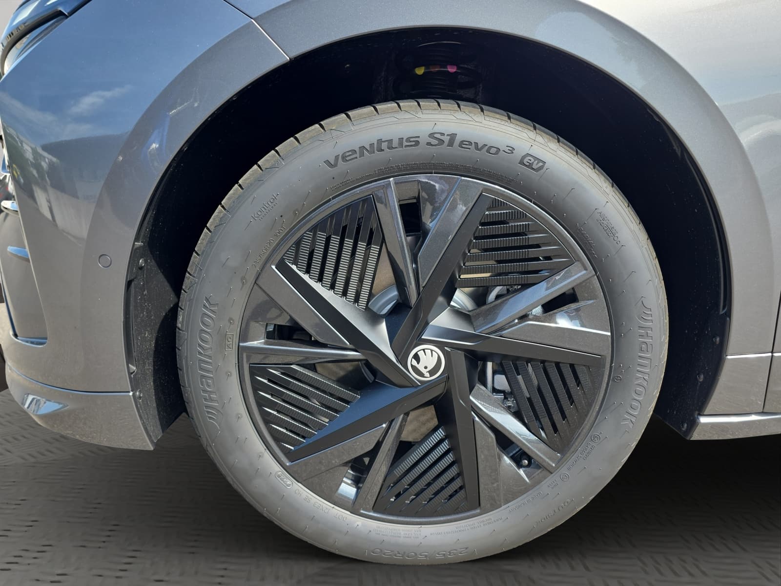 SKODA Enyaq 4x4 RS - Bild 7