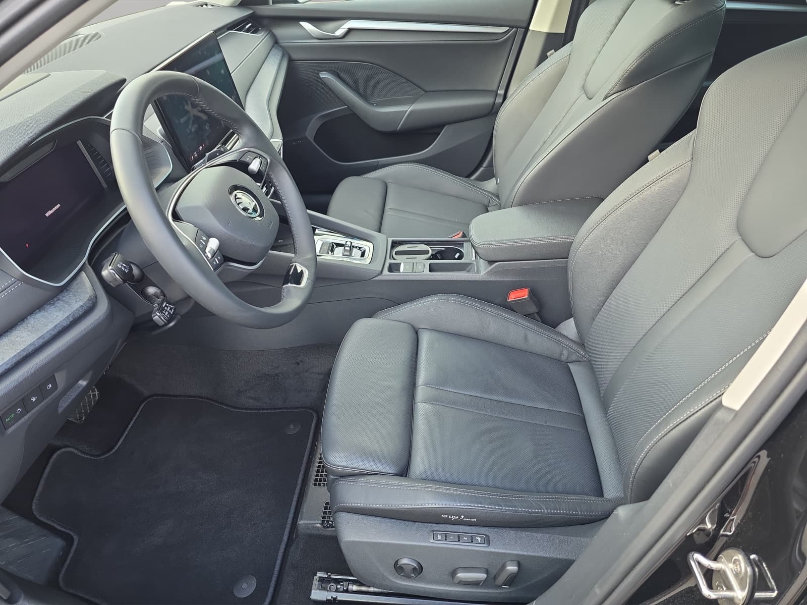 SKODA Octavia Combi 2.0 TDI DSG Selection - Bild 5