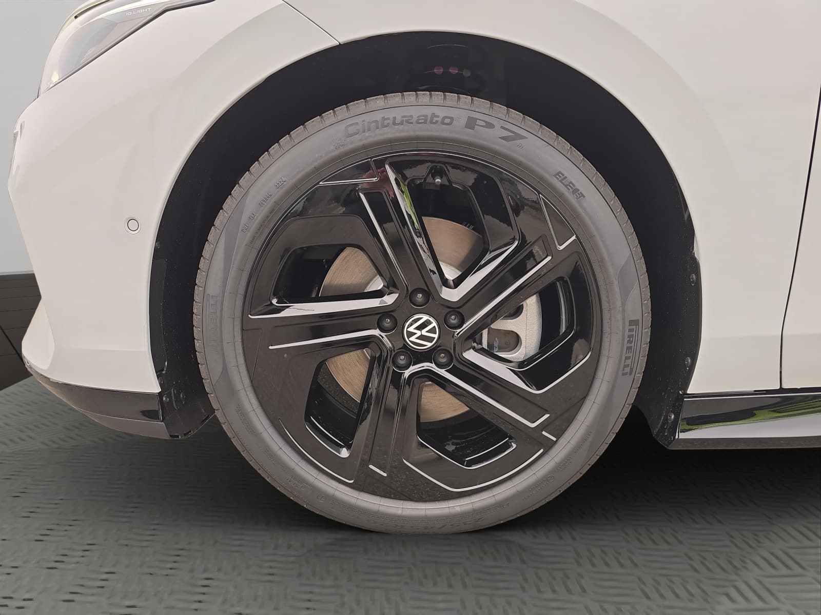 VW ID.7 Tourer GTX 86 kWh GTX United 4 Motion - Bild 6