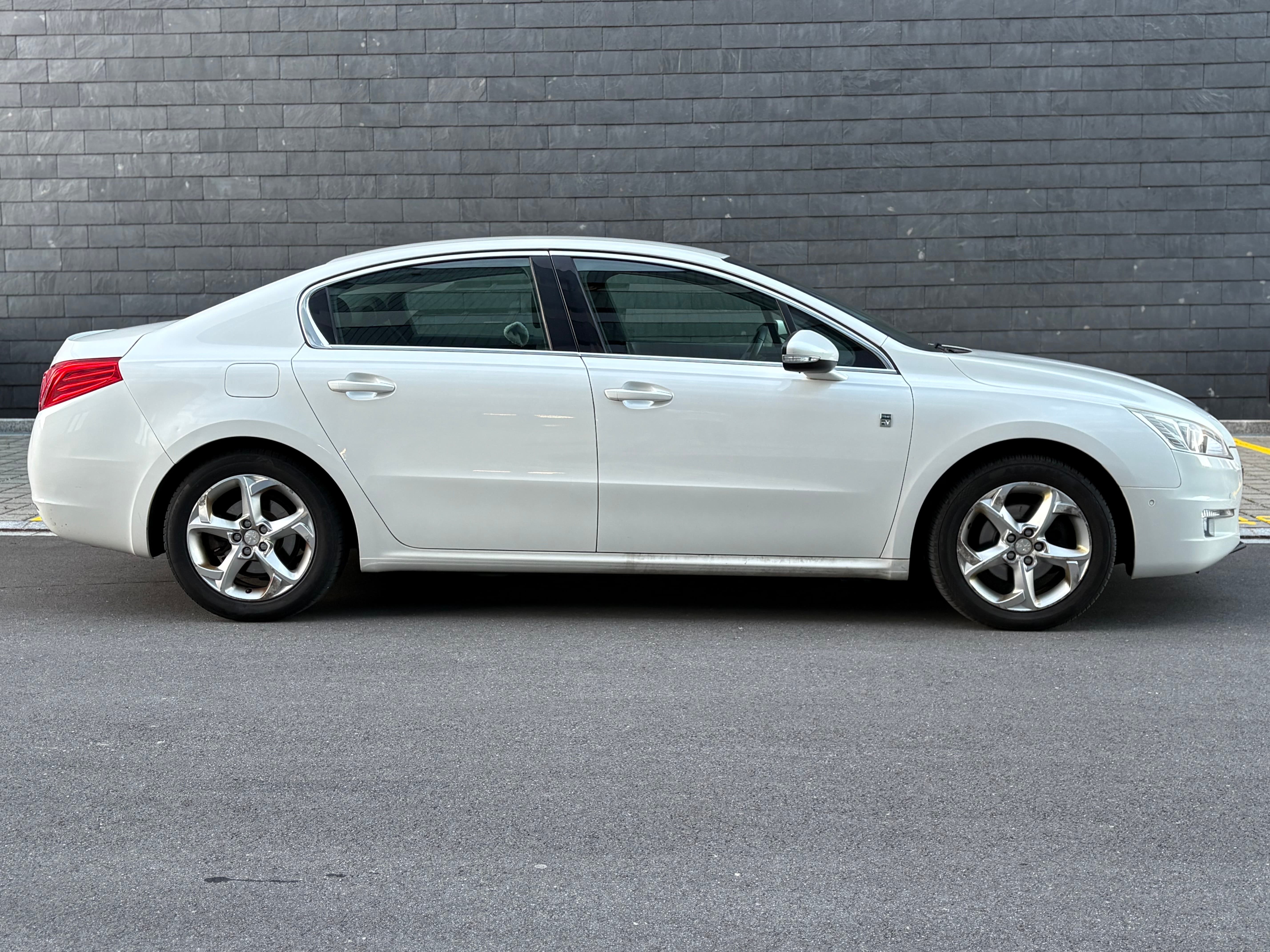 PEUGEOT 508 2.0 HDI Hybrid4 Allure EGS6 - Bild 6
