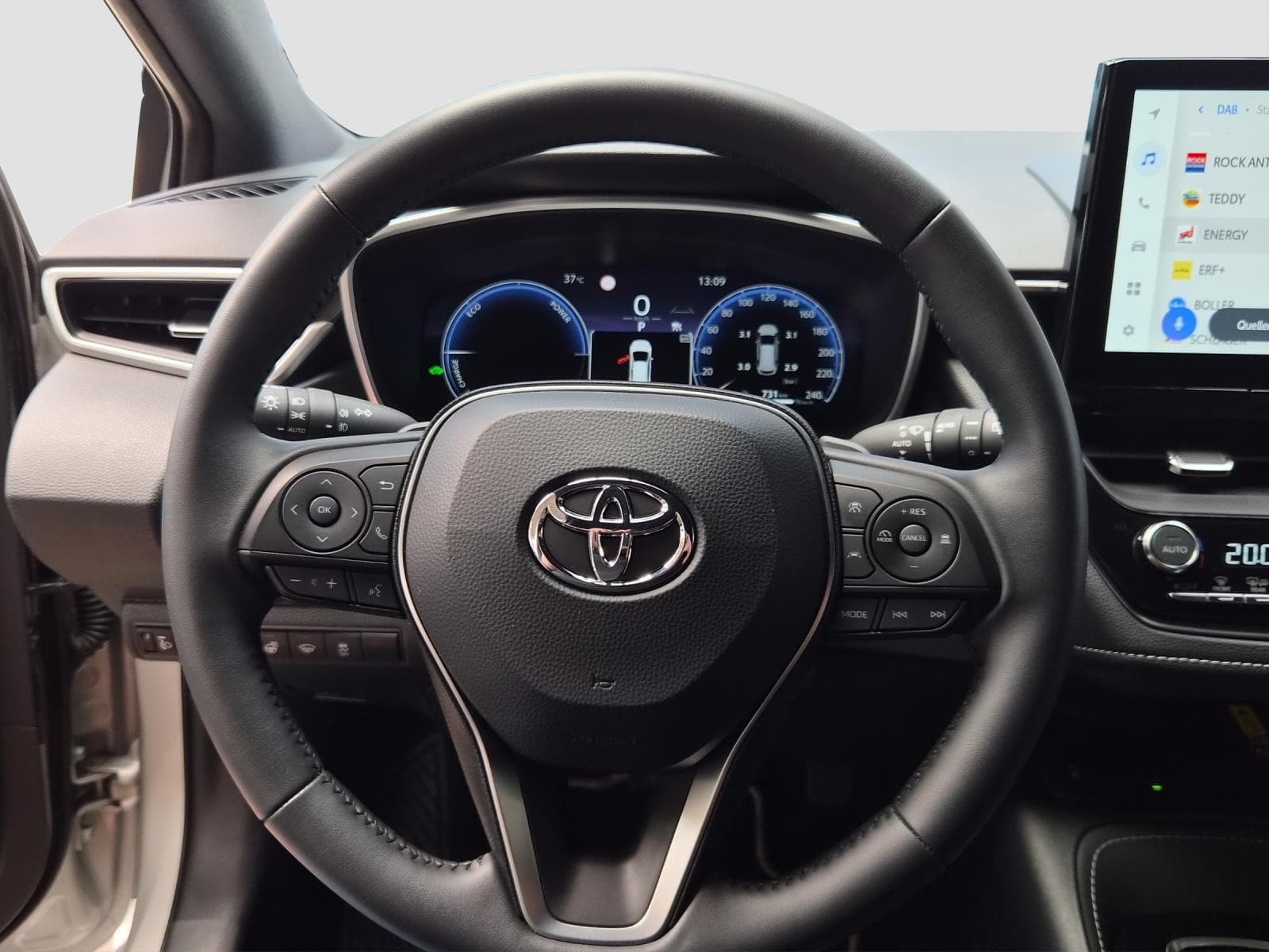 TOYOTA Corolla 2.0 HSD Trend - Bild 12