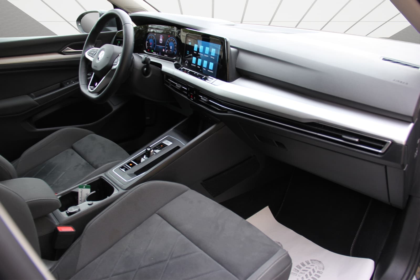 VW Golf 2.0 TDI Life DSG 4Motion - Bild 12