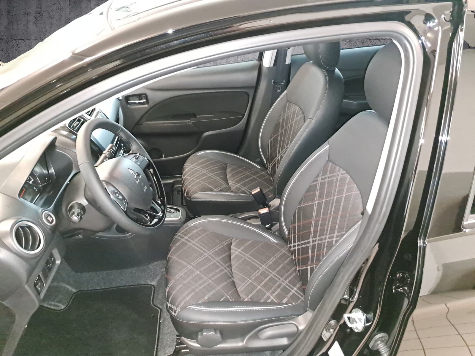 MITSUBISHI Space Star 1.2 MIVEC Intense+ CVT - Bild 10